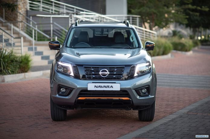 2019 Nissan Navara Stealth Double Cab - фотография 2 из 32