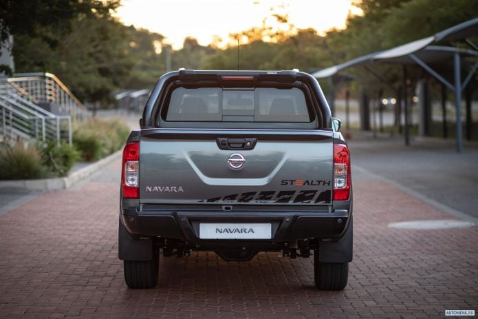 2019 Nissan Navara Stealth Double Cab - фотография 16 из 32