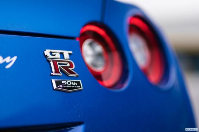 2020 Nissan GT-R 50th Anniversary - фотография 18 из 20