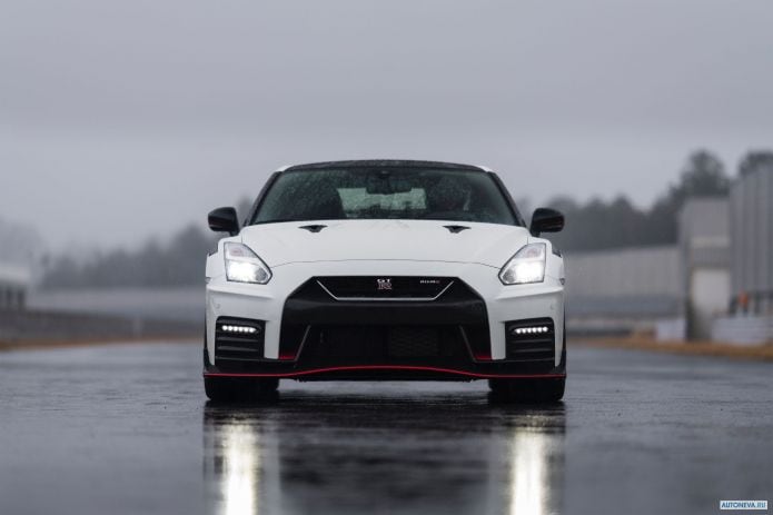 2020 Nissan GT-R Nismo - фотография 2 из 30