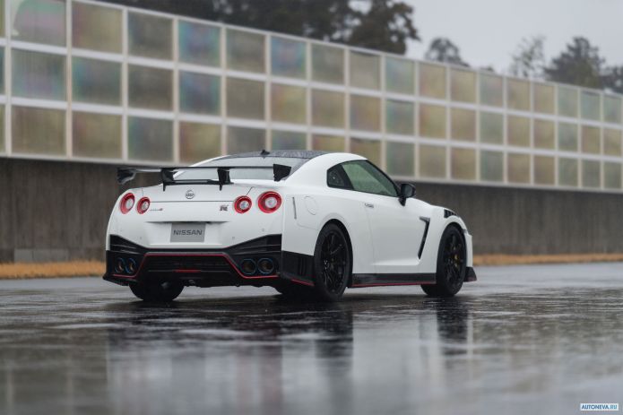 2020 Nissan GT-R Nismo - фотография 12 из 30