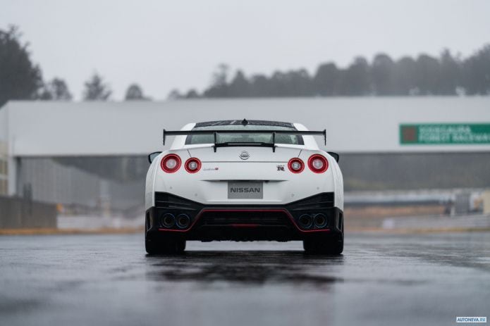 2020 Nissan GT-R Nismo - фотография 14 из 30