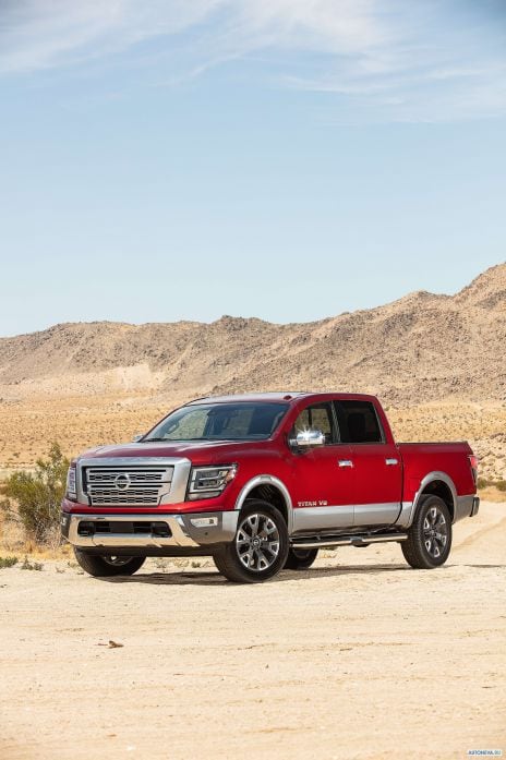 2020 Nissan Titan Platinum Reverse Crew Cab - фотография 2 из 35