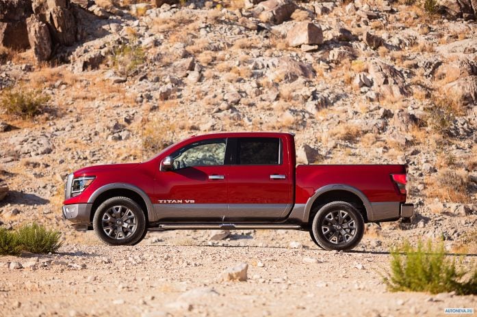 2020 Nissan Titan Platinum Reverse Crew Cab - фотография 5 из 35