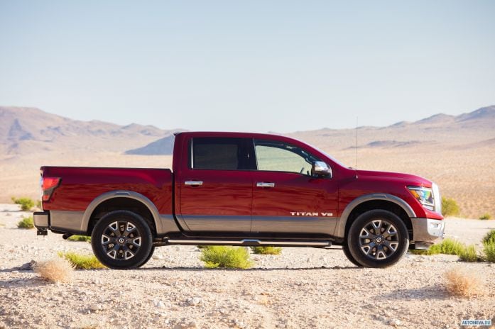 2020 Nissan Titan Platinum Reverse Crew Cab - фотография 7 из 35