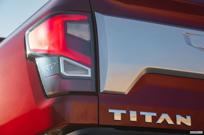 2020 Nissan Titan Platinum Reverse Crew Cab - фотография 21 из 35