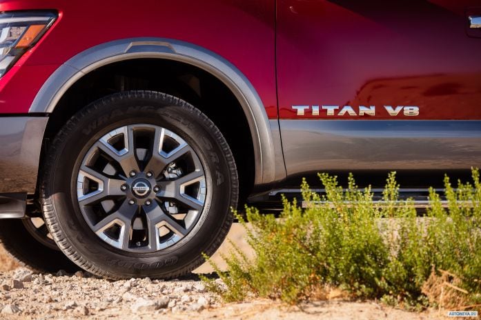 2020 Nissan Titan Platinum Reverse Crew Cab - фотография 24 из 35