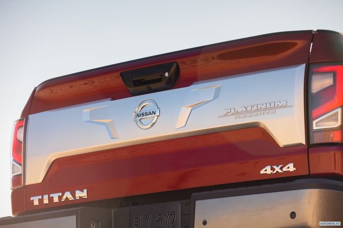 2020 Nissan Titan Platinum Reverse Crew Cab - фотография 25 из 35