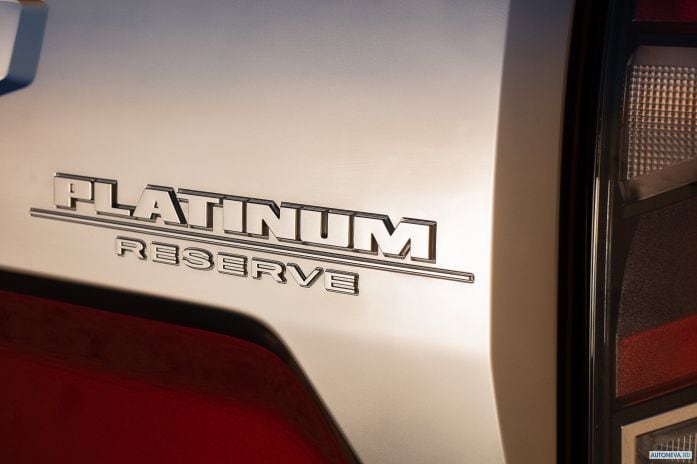 2020 Nissan Titan Platinum Reverse Crew Cab - фотография 28 из 35