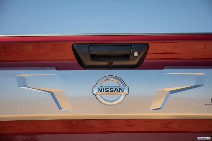 2020 Nissan Titan Platinum Reverse Crew Cab - фотография 32 из 35