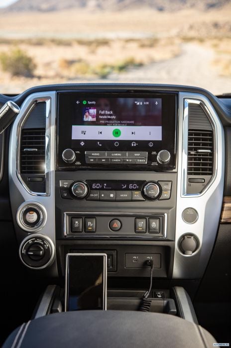 2020 Nissan Titan SL Crew Cab - фотография 16 из 26
