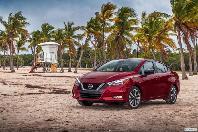 2020 Nissan Versa SR - фотография 2 из 15