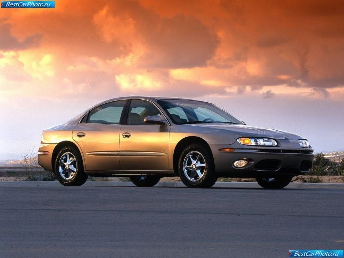 2001 Oldsmobile Aurora - фотография 1 из 16