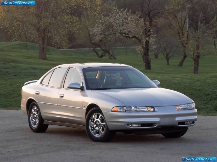 2002 Oldsmobile Intrigue - фотография 2 из 8