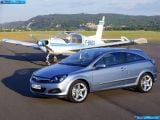 opel_2005-astra_gtc_with_panoramic_roof_1600x1200_005.jpg