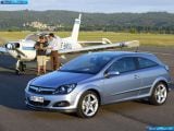 opel_2005-astra_gtc_with_panoramic_roof_1600x1200_006.jpg