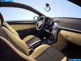 opel_2005-astra_gtc_with_panoramic_roof_1600x1200_010.jpg