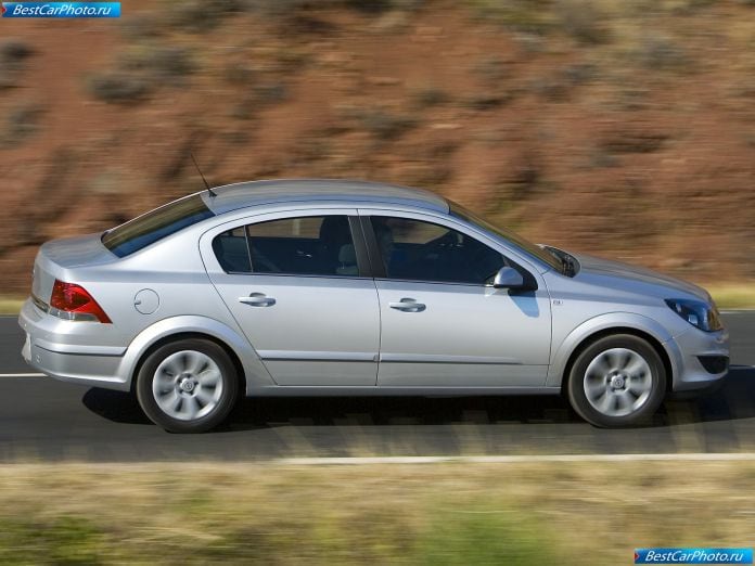 2007 Opel Astra Sedan - фотография 12 из 40