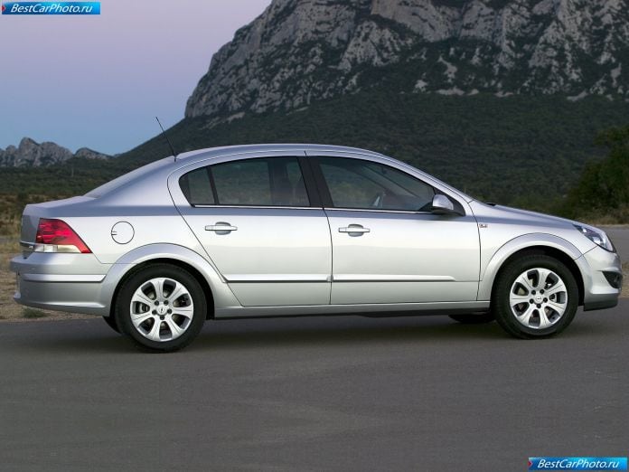 2007 Opel Astra Sedan - фотография 13 из 40