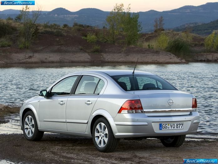 2007 Opel Astra Sedan - фотография 16 из 40