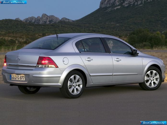 2007 Opel Astra Sedan - фотография 18 из 40