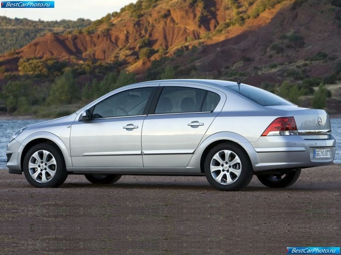 2007 Opel Astra Sedan - фотография 22 из 40