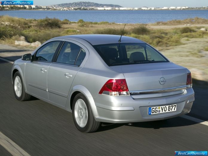 2007 Opel Astra Sedan - фотография 26 из 40