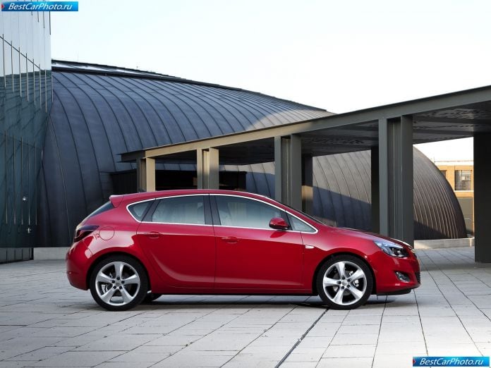 2010 Opel Astra - фотография 36 из 122