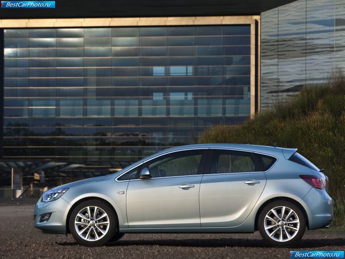 2010 Opel Astra - фотография 37 из 122