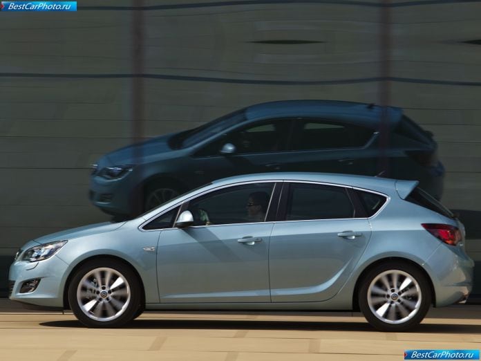 2010 Opel Astra - фотография 38 из 122
