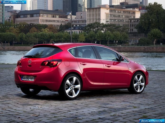 2010 Opel Astra - фотография 39 из 122