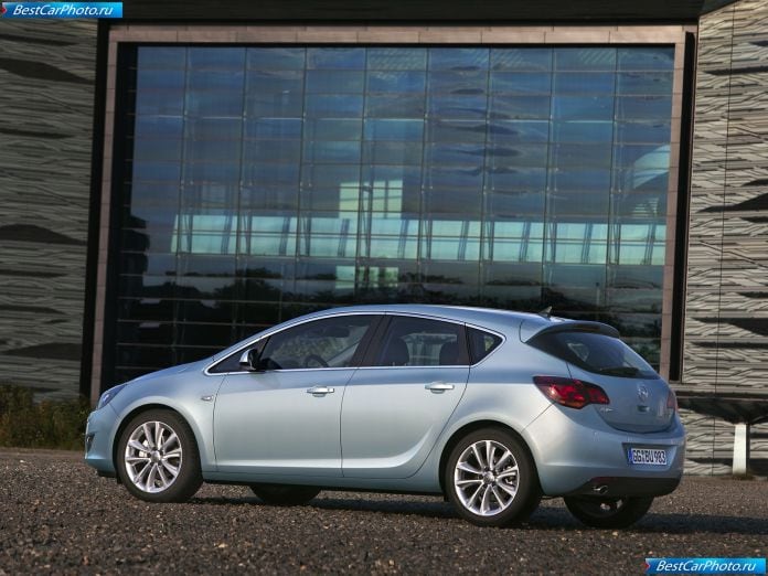 2010 Opel Astra - фотография 51 из 122