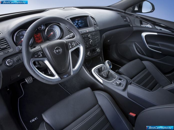 2010 Opel Insignia Opc - фотография 9 из 13