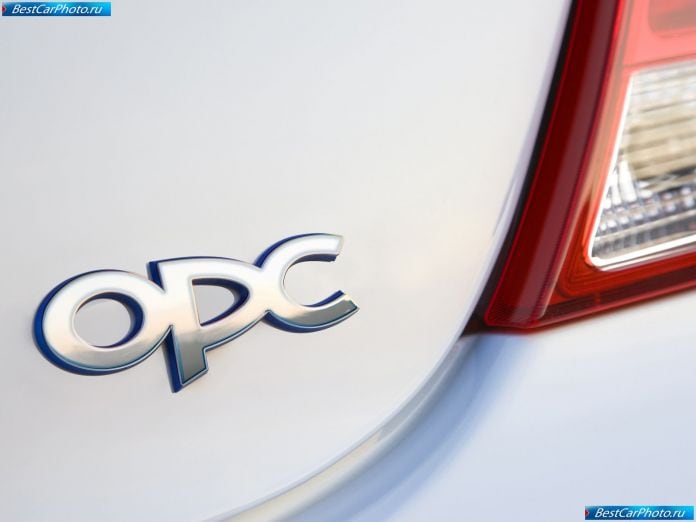 2010 Opel Insignia Opc - фотография 10 из 13