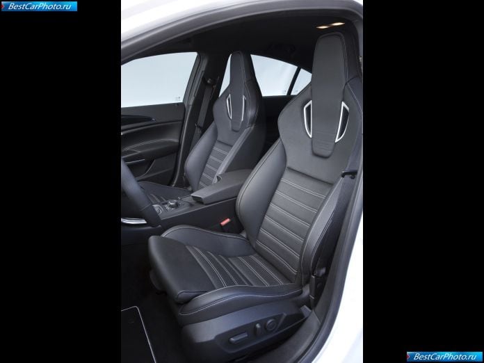 2010 Opel Insignia Opc - фотография 12 из 13