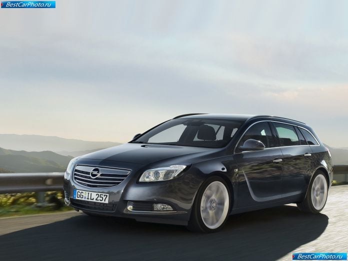 2010 Opel Insignia Sports Tourer - фотография 1 из 85