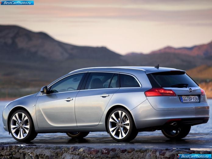 2010 Opel Insignia Sports Tourer - фотография 18 из 85
