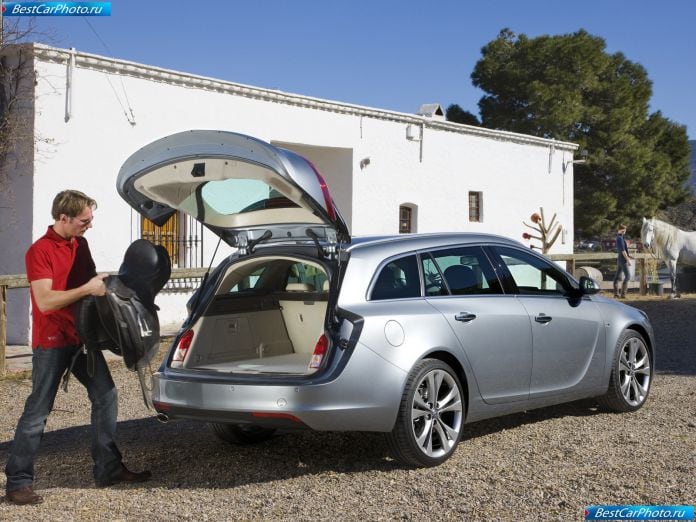 2010 Opel Insignia Sports Tourer - фотография 38 из 85