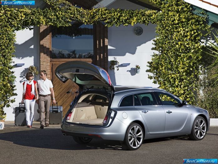 2010 Opel Insignia Sports Tourer - фотография 40 из 85