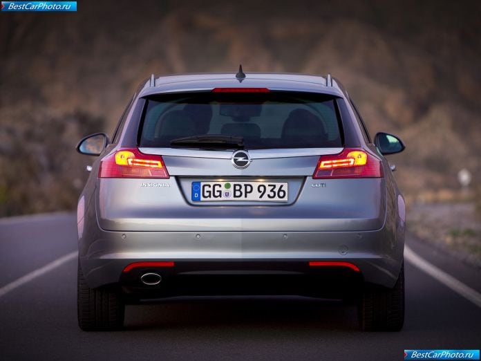 2010 Opel Insignia Sports Tourer - фотография 42 из 85