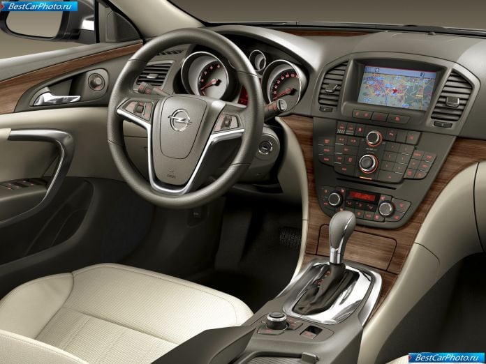 2010 Opel Insignia Sports Tourer - фотография 43 из 85