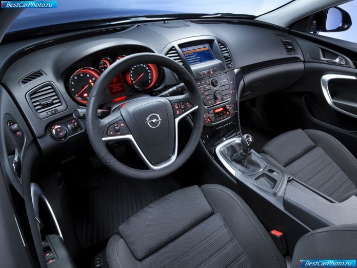 2010 Opel Insignia Sports Tourer - фотография 44 из 85