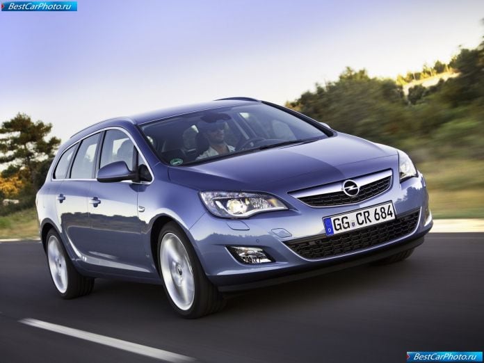 2011 Opel Astra Sports Tourer - фотография 1 из 95