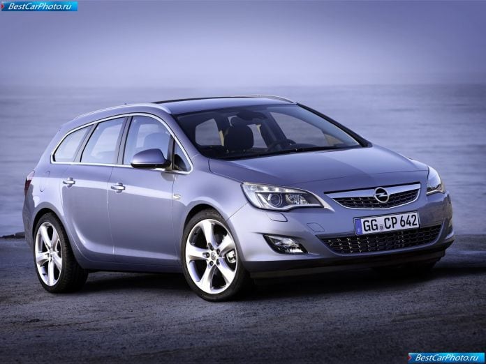 2011 Opel Astra Sports Tourer - фотография 2 из 95
