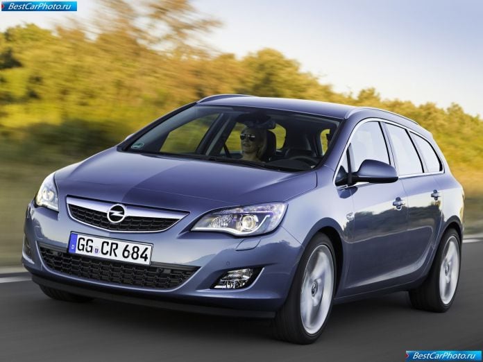 2011 Opel Astra Sports Tourer - фотография 3 из 95