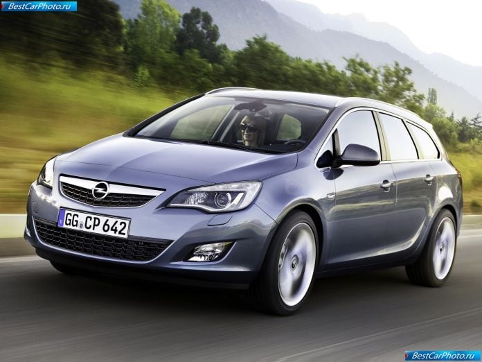 2011 Opel Astra Sports Tourer - фотография 4 из 95