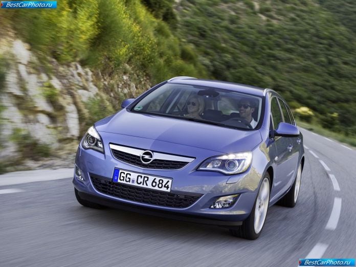 2011 Opel Astra Sports Tourer - фотография 6 из 95