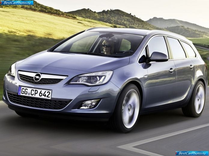 2011 Opel Astra Sports Tourer - фотография 11 из 95