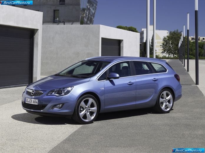 2011 Opel Astra Sports Tourer - фотография 12 из 95