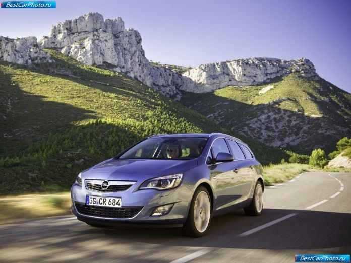 2011 Opel Astra Sports Tourer - фотография 13 из 95
